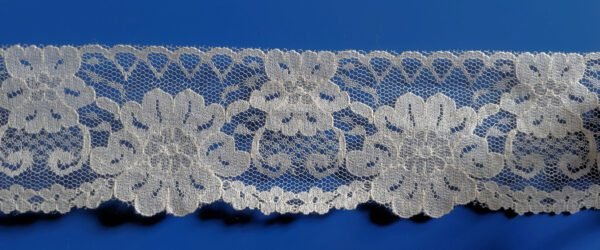 ivory lace 2 1/2" by 9 yds 2 ft